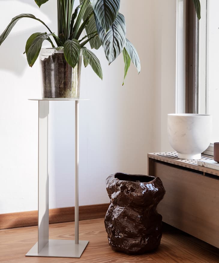 This Cheap, Classic Trend Will Elevate Your Living Room Pedestal Home Trend Apartment Therapy